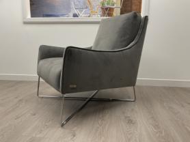 Natuzzi Regina designer compact chair in grey fabric