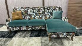 Floral vintage chaise or 2pc suite print green velvet well made